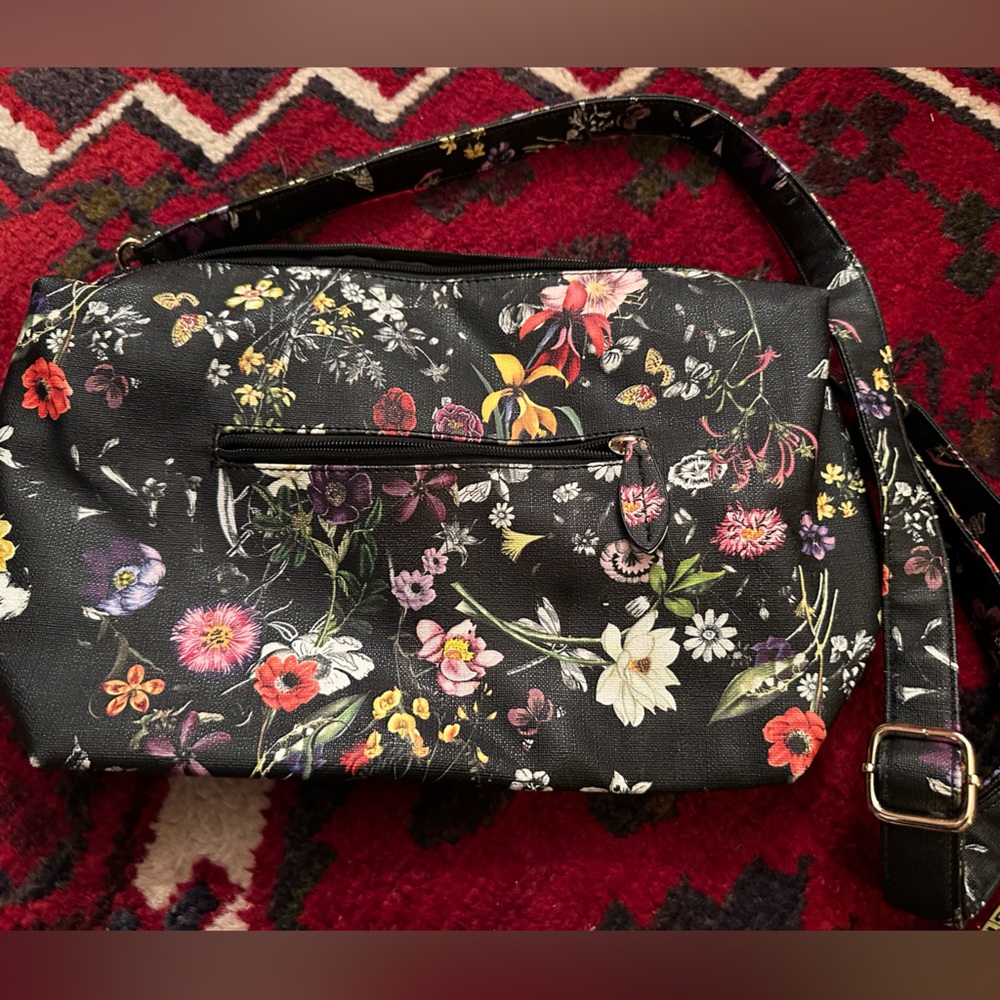 Beautiful Imoshion flowers/butterflies pattern crossbody bag